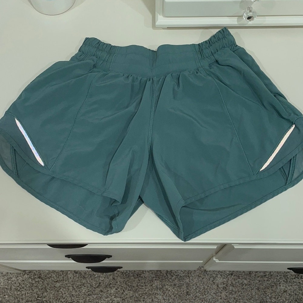 Lululemon Hotty Hot Short 4” size 4